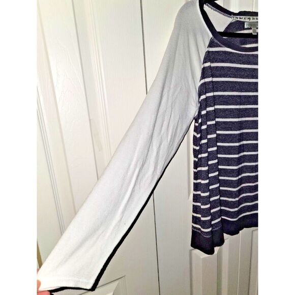 Torrid Lounge 0 Gray/White Striped Fleece Sweatshirt Soft Size 0 Stretchy - Picture 2 of 5